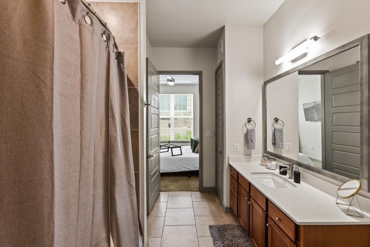 Luxury Apartment With King Bed And Pool And Free Parking 4 Houston Kültér fotó