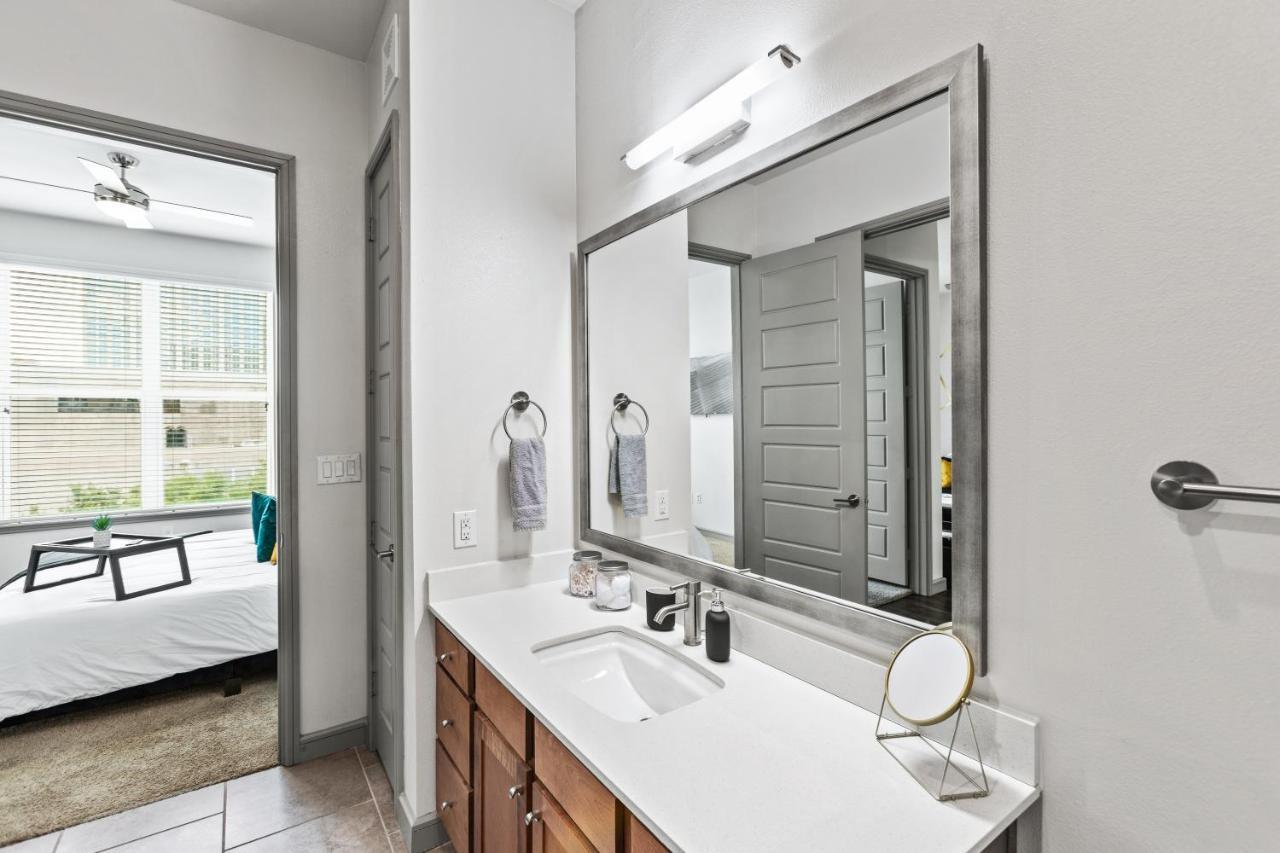Luxury Apartment With King Bed And Pool And Free Parking 4 Houston Kültér fotó